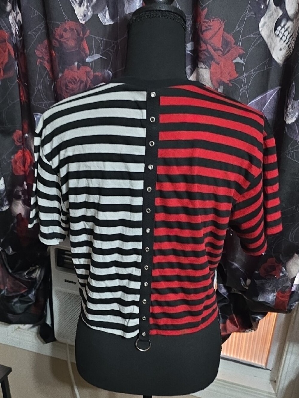 Midnight Hour Women’s Split Stripe Crop Top With O-Ring Details - Picture 6 of 8